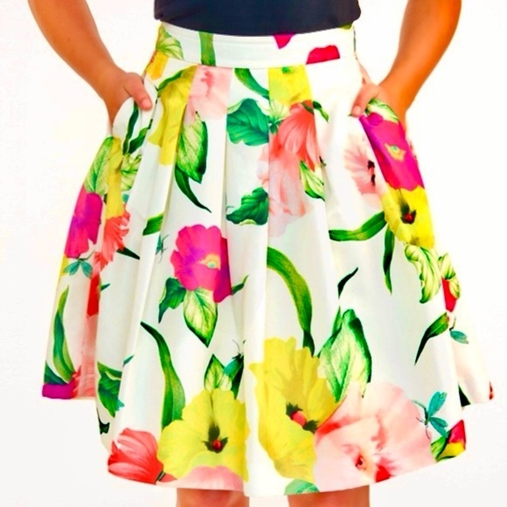 NWT Ted Baker Muirin Floral Flowers at High Tea Print Skirt
Size 0